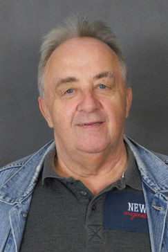 Ryszard Chlebuś as Krzysztof Ankowiak, funeral home owner