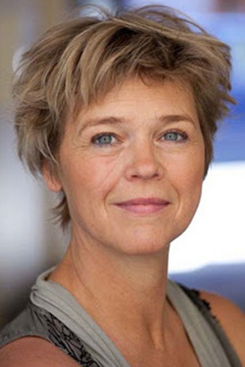 Masja Dessau as Susanne