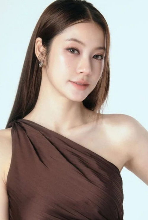 Tipnaree Weerawatnodom as Mind / Mean