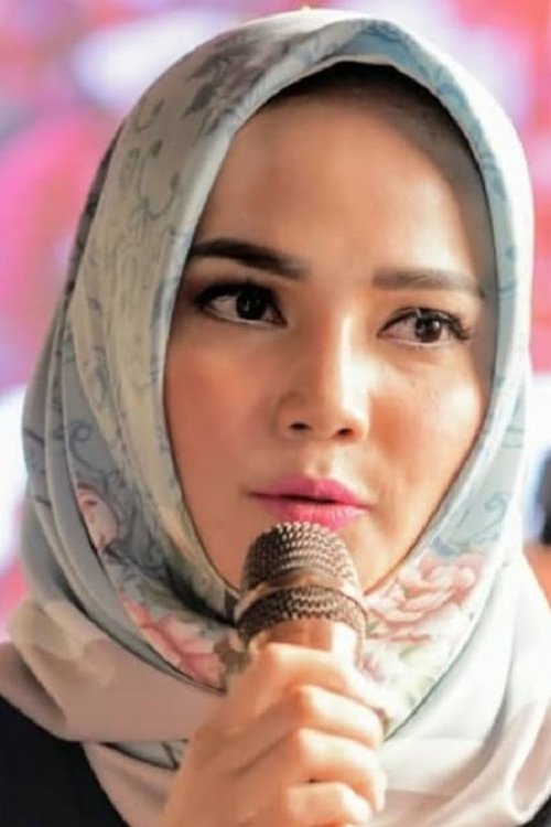 Ika Eviolina as Wiwid