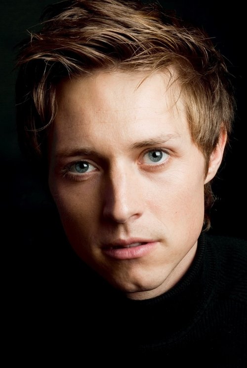 Lukas Perman as Steven