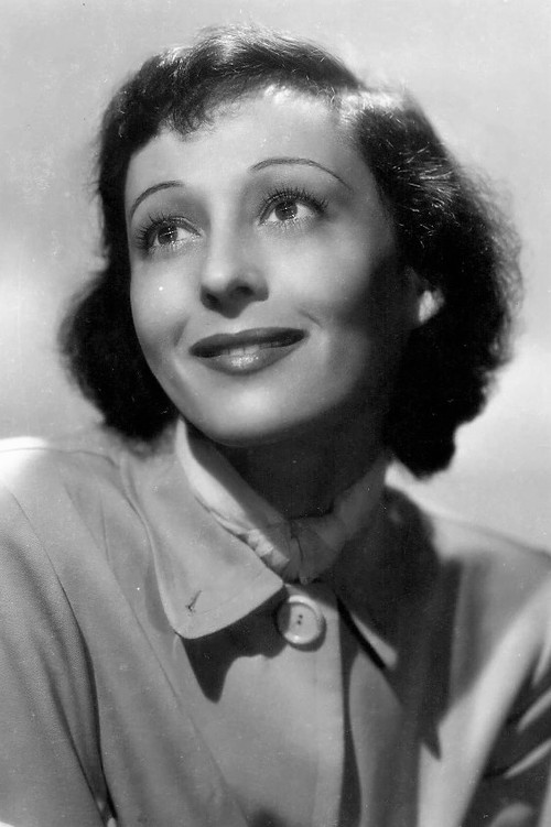 Luise Rainer as Anna Held