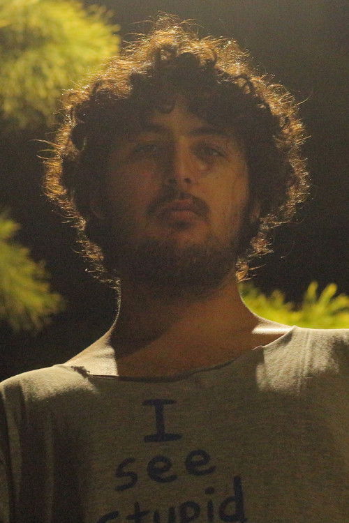 Nahuel Hernández as Presentador (V.O.)