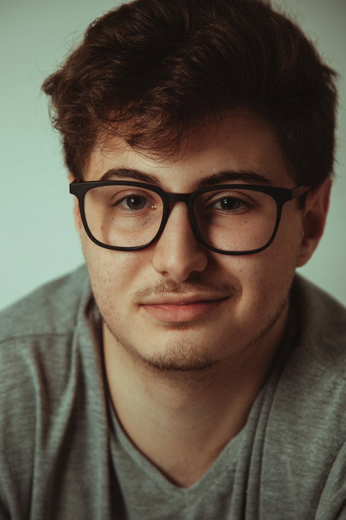 Saulo Carvalho as Palhaço / Bartender