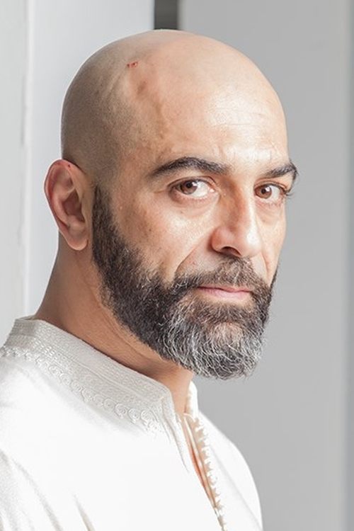 Mohammed Azaay as Vader