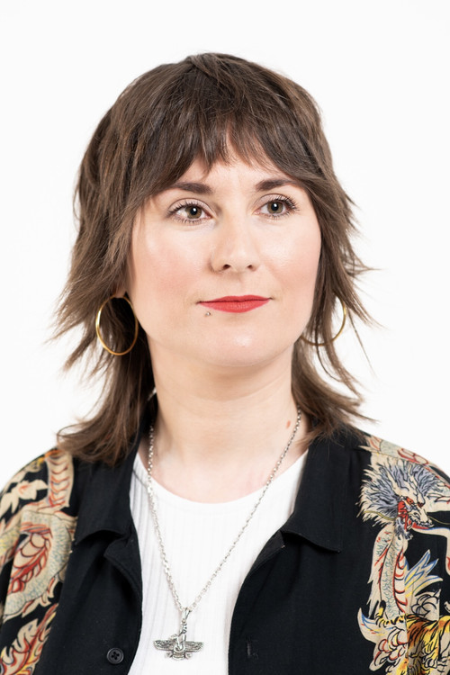 Zahra Deljoui as Bar Dweller