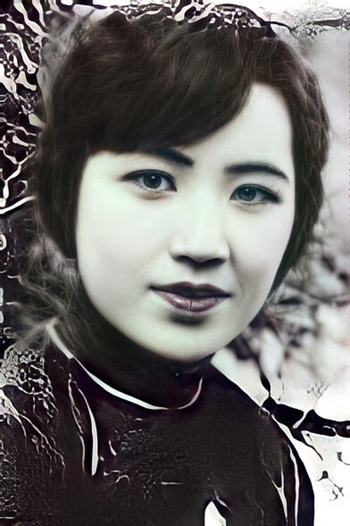 Cho-cho Lam as Mrs.Sun - the mother / grandmother
