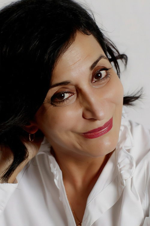 Sofia Morgavi as Professeur de chant