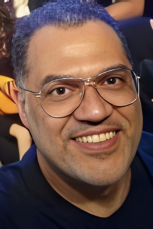 Tom Pires as Vinicius