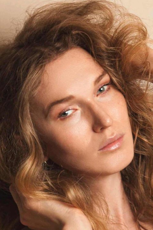 Jeremy Moineau as Lola