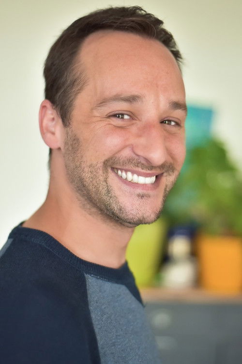 Xavier Dumont as Le mec Tinder