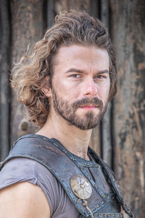 Richard Autner as Roman Varga