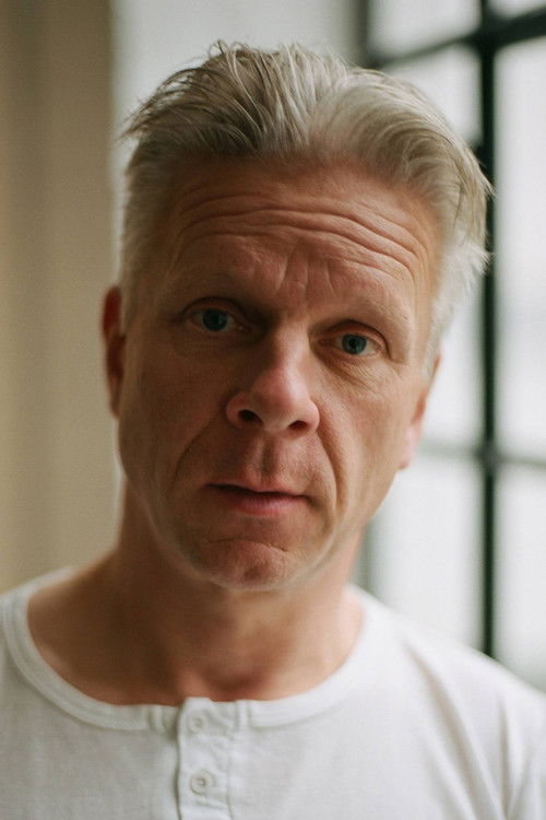 Oliver Warsitz as Georg Scheller