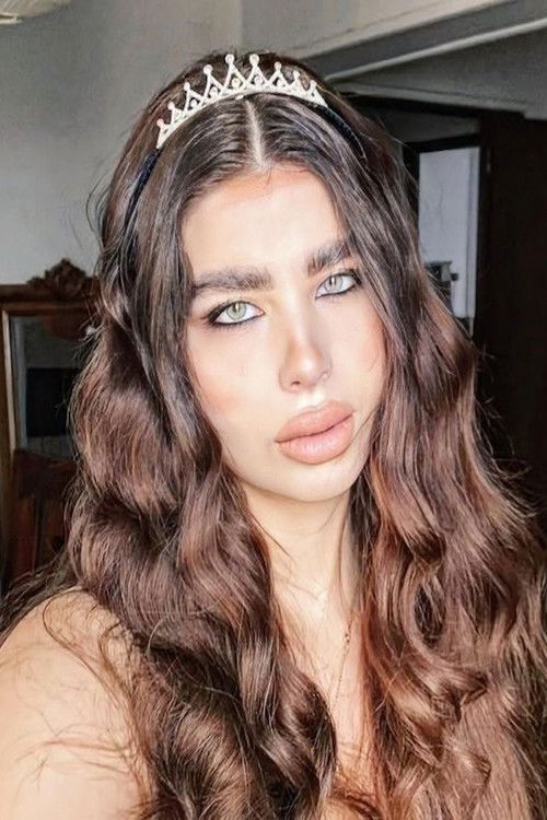 Maryan Salah as فتاة الساحل ٢