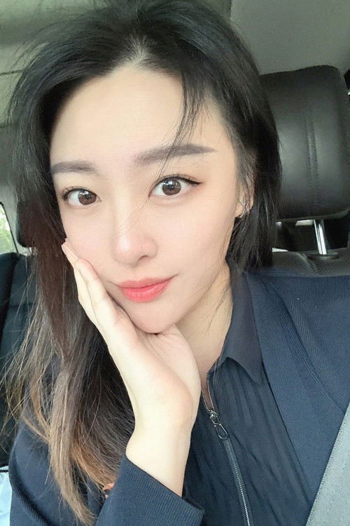 陈雨薇 as Shirley