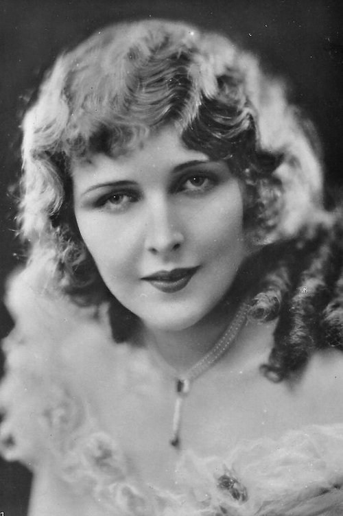 Florence Gilbert as Gloria Hamilton