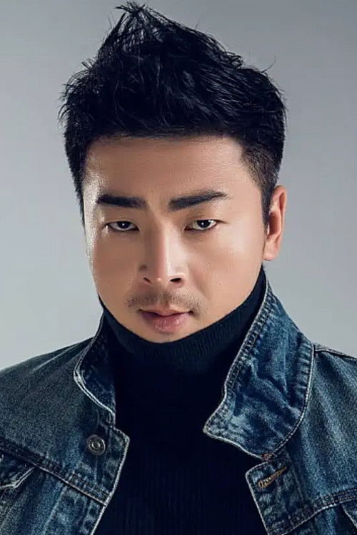 Hou Junbo as Yellow Hair