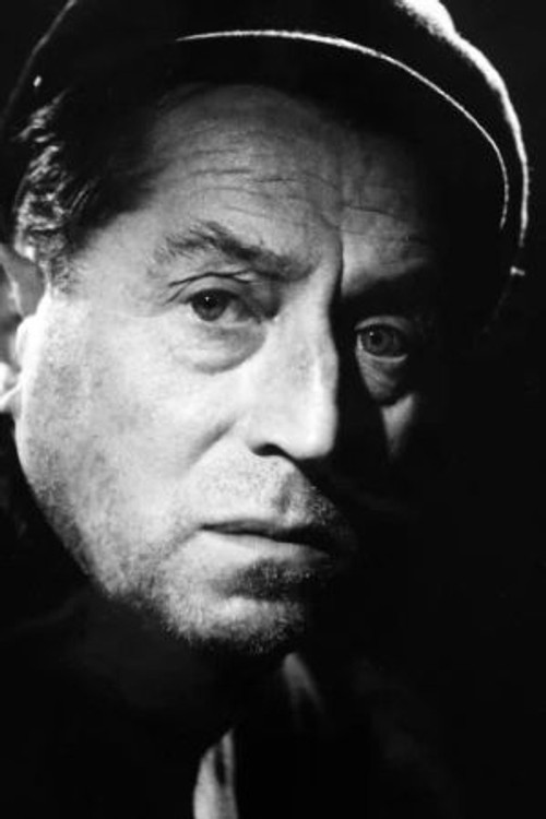 Lucien Desagneaux as Policeman (uncredited)