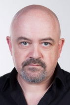 César Goldi as Eduardo