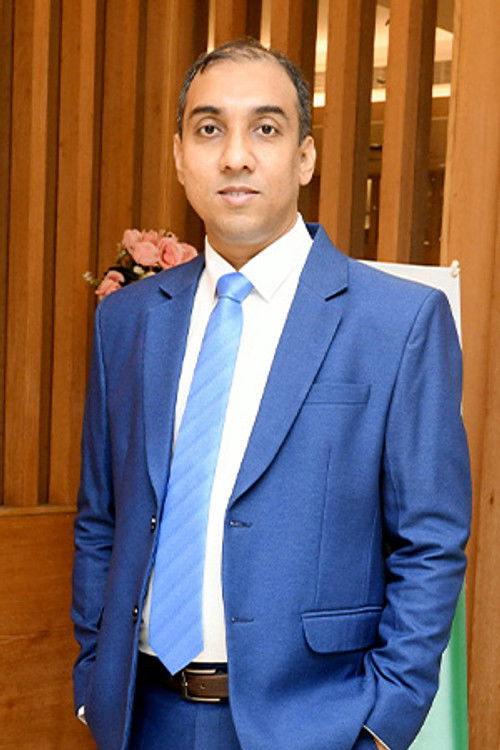 Rezaur Rahman Rizvi as Boss