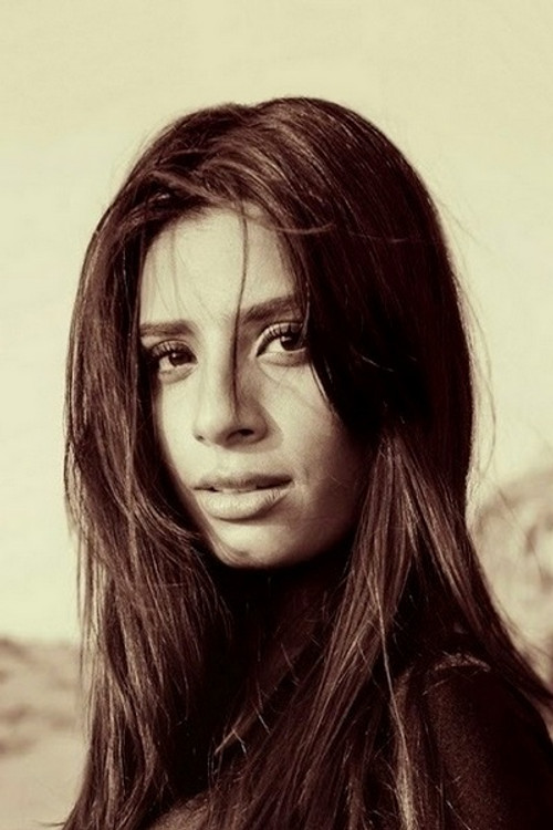 Gaelyn Mendonca as Chitra Singh