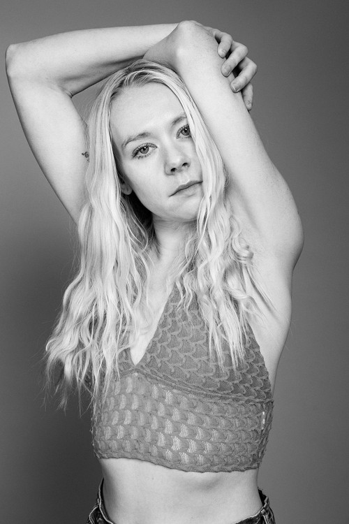 Frida Sigurth as Marie