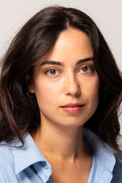 Sultan Ulutaş as Arzu