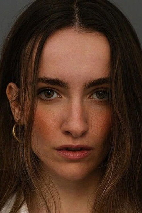 Candela Arestegui as 