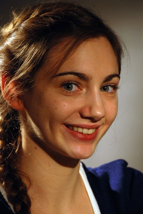 Leslie Menu as Léa, la cliente au vélo pliant