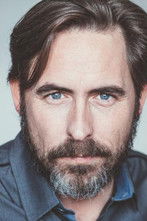 Patrick Renaud as Robert