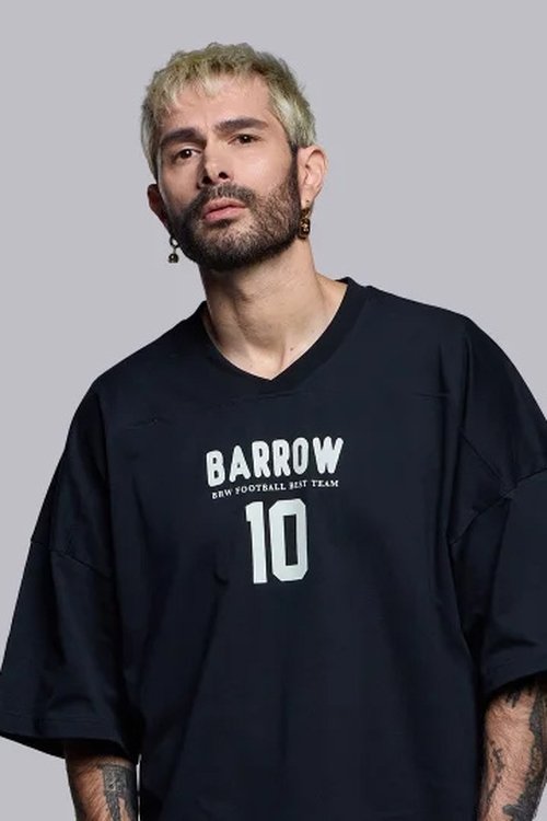 Alex Márta as Zsűri