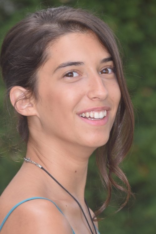 Estelle Lescure as Chantal (adolescent)