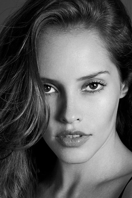 Anni Barros as Fatima