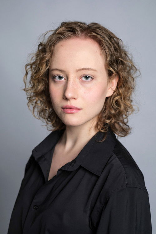 Maja Kowalska as Tola's Friend