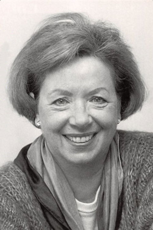 Dagmar Laurens as Oma Knördel