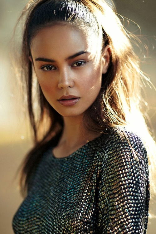 Courtney Eaton as Teen Lottie Matthews