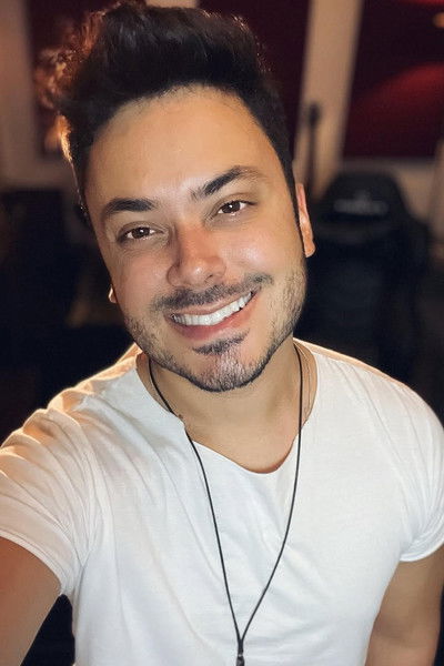 Caio Mesquita as Caio Mesquita