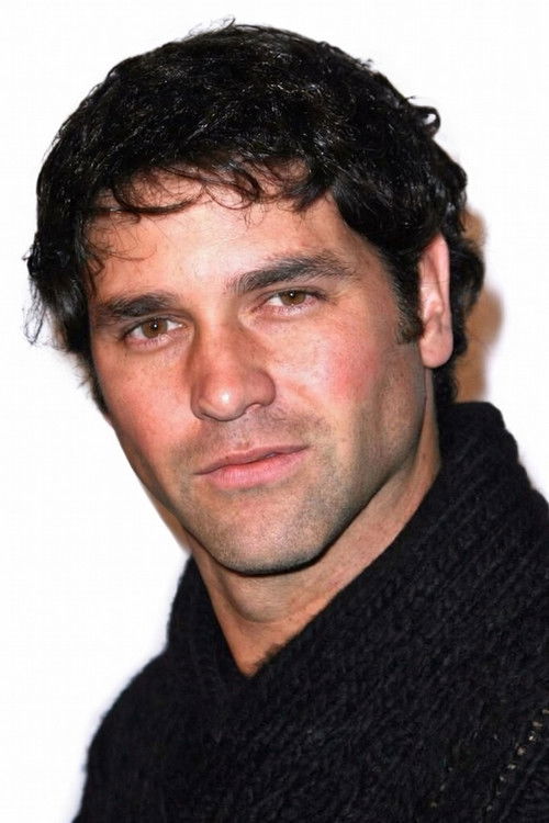 Valentino Lanús as Antonio Altamirano