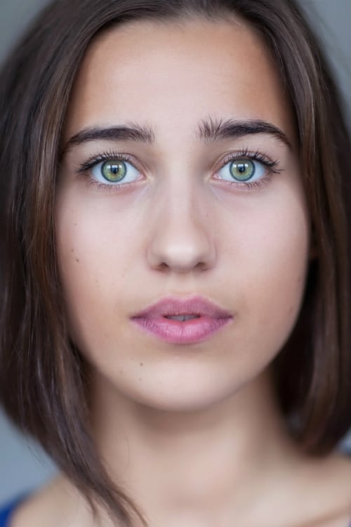 Lujza Richter as Princess Mona Braganza