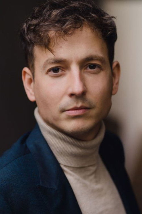 Marius Schneider as Sergio