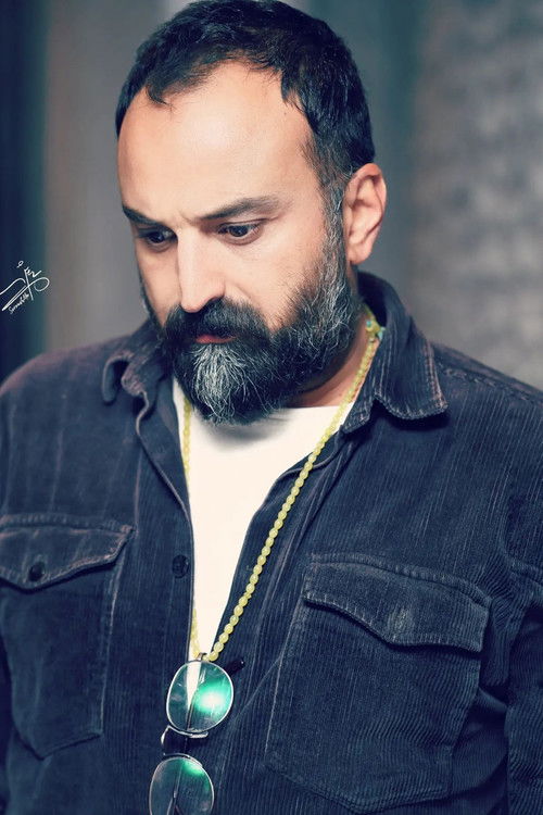 Kaveh Khodashenas as Alireza Kiani