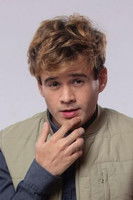 Hall Mendes as Esdras