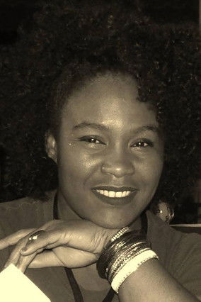 Mawusi Tulani as Lúcia