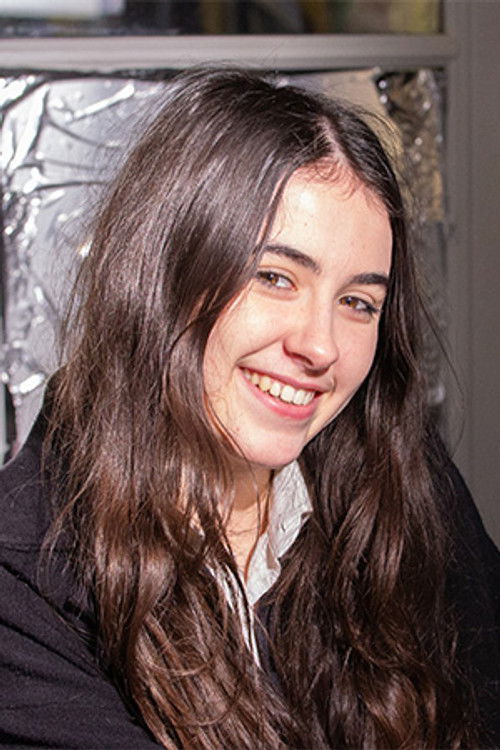 Julie Lamy as Lola Lefebvre