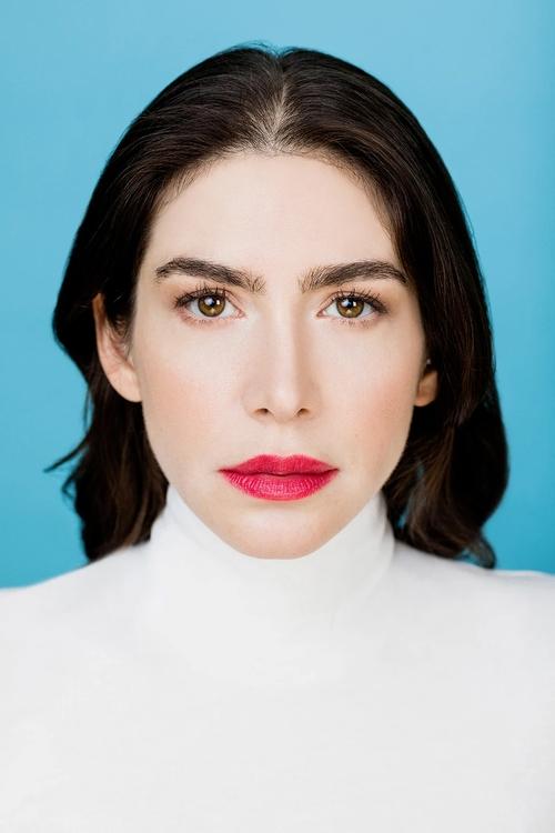 Nicole Kawalez as Tina