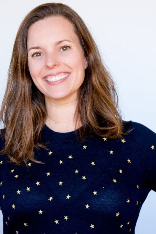 Elizabeth Laime as Waitress in restaurant