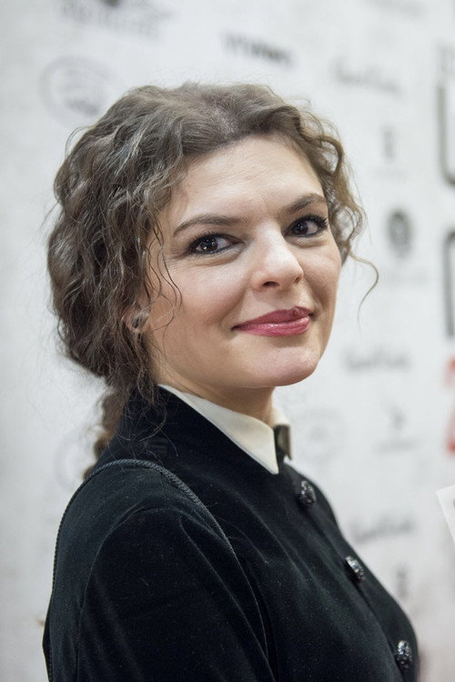 Narine Grigoryan as Kariné