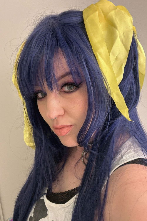 Kira Buckland as Petunia Rhubarb/Vogue / Laura Carrot (voice)