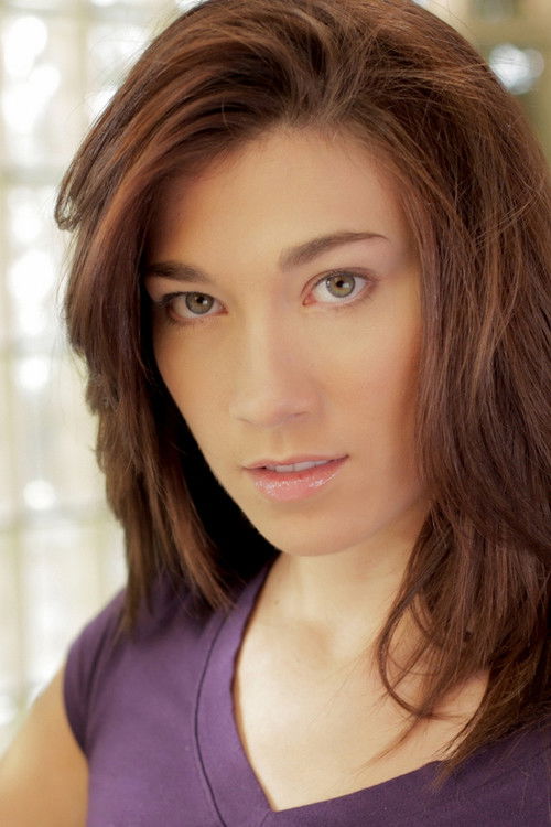 Hannah Reilly as Bon