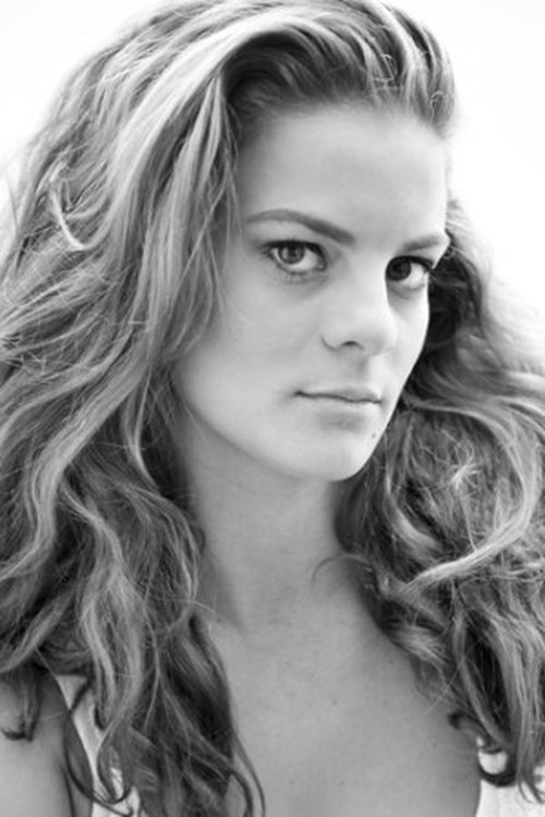 Leonor Biscaia as Agente Imobiliária